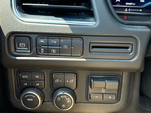 Used 2023 Chevrolet Suburban RST w/ Luxury Package AWD/4WD image 15