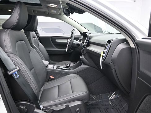 New 2025 Volvo XC40 B5 Core w/ Protection Package Premier image 27