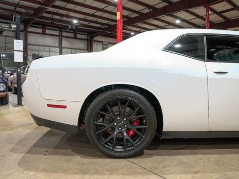 Used 2016 Dodge Challenger SRT Hellcat RWD image 9
