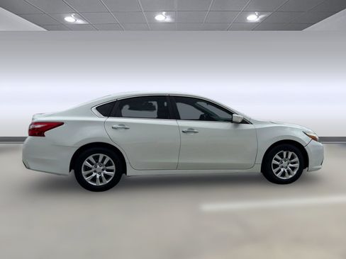 Used 2017 Nissan Altima 2.5 S w/ Power Driver Seat Package FWD image 7