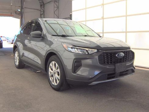 Used 2023 Ford Escape Active FWD image 2