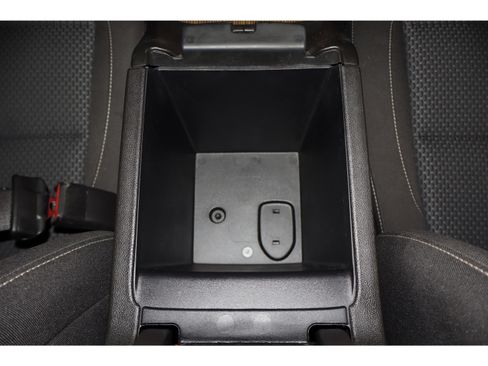 Used 2023 GMC Acadia SLE image 28