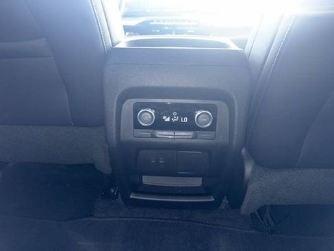 Used 2025 Buick Enclave Preferred AWD/4WD image 22