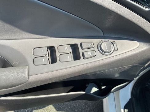 Used 2012 Hyundai Sonata Hybrid FWD image 18