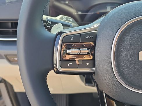 New 2026 Kia Carnival EX FWD image 31