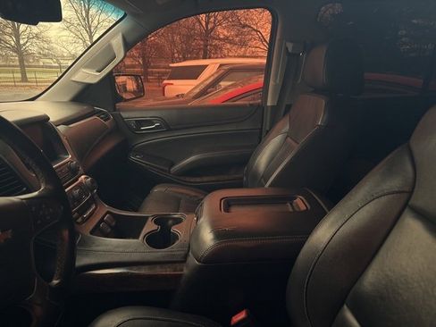 Used 2018 Chevrolet Tahoe LT image 2