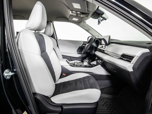 Used 2025 Mitsubishi Outlander SE FWD image 11