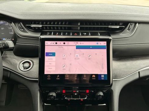 Used 2023 Jeep Grand Cherokee Limited w/ Trailer Tow Prep Group (B) image 17