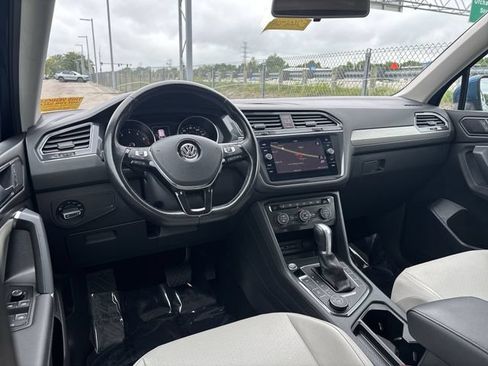 Used 2018 Volkswagen Tiguan SEL AWD/4WD image 18