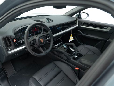 Certified 2026 Porsche Cayenne GTS AWD/4WD image 4