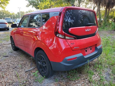 Used 2022 Kia Soul LX w/ Technology Package FWD image 11