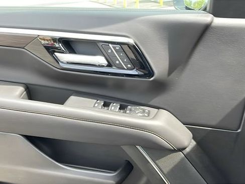 New 2026 Chevrolet Suburban Premier image 27