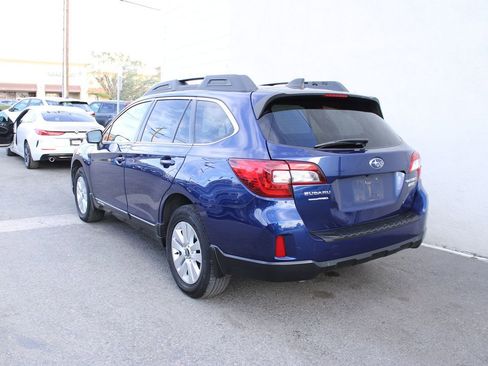 Used 2017 Subaru Outback 2.5i Premium image 5