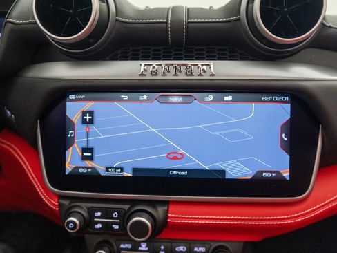 Used 2019 Ferrari Portofino RWD image 17