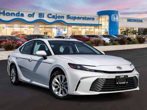 Used 2025 Toyota Camry LE w/ Convenience Package AWD/4WD image 1