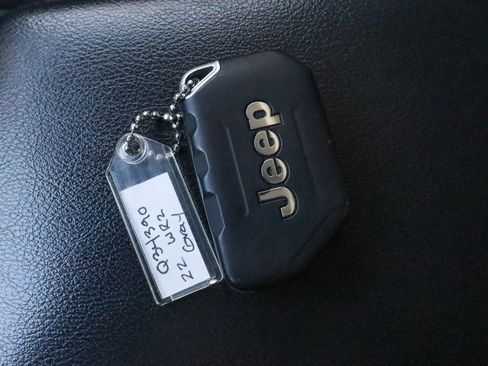 Used 2022 Jeep Wrangler Sport image 31