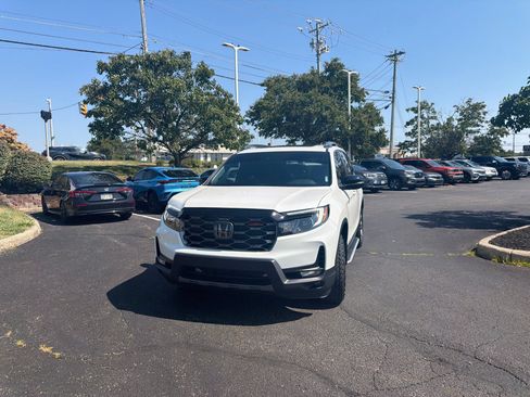 Used 2025 Honda Passport TrailSport image 5