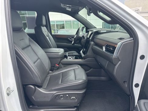 Used 2025 GMC Yukon Denali AWD/4WD image 15