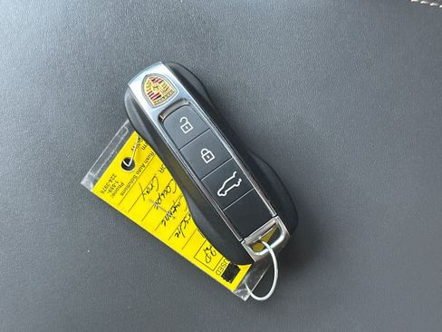 Used 2021 Porsche Cayenne Coupe AWD/4WD image 27