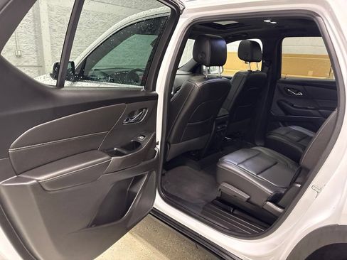 Used 2023 Chevrolet Traverse LT w/ LT Premium Package AWD/4WD image 32