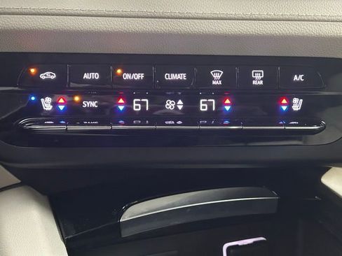 Used 2022 Buick Envision Avenir w/ Technology Package II image 30