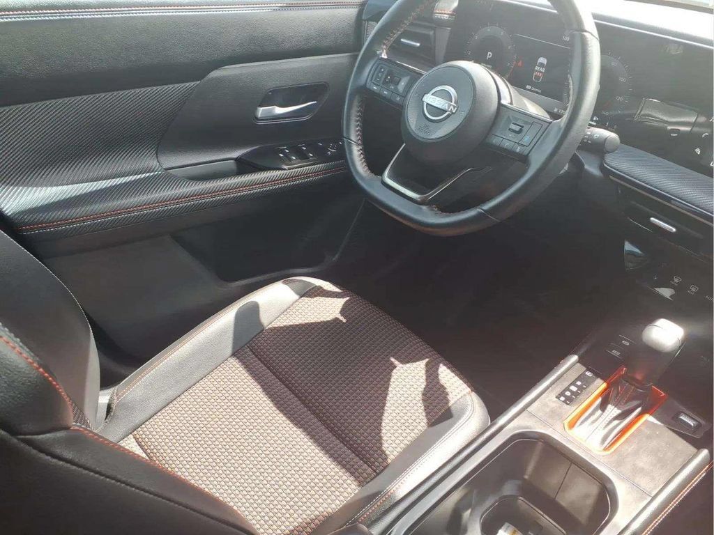 Used 2025 Nissan Kicks SR AWD/4WD image 19