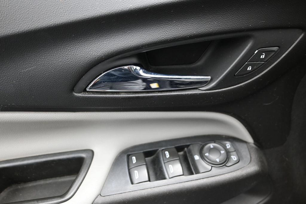 Used 2018 Chevrolet Equinox LS FWD image 17