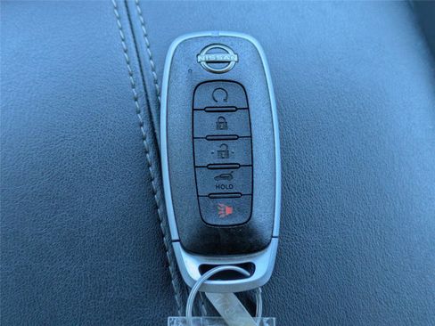 Used 2025 Nissan Pathfinder SV AWD/4WD image 32