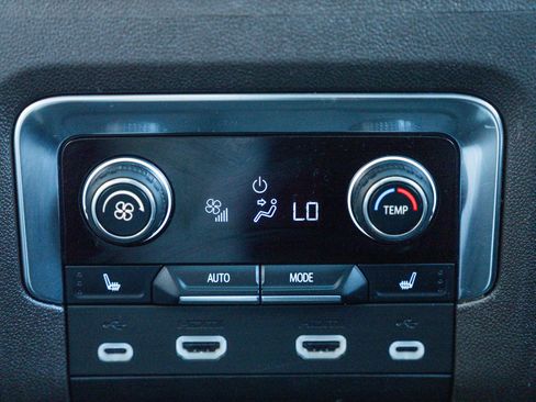 Used 2021 Chevrolet Tahoe Z71 w/ Z71 Signature Package AWD/4WD image 40