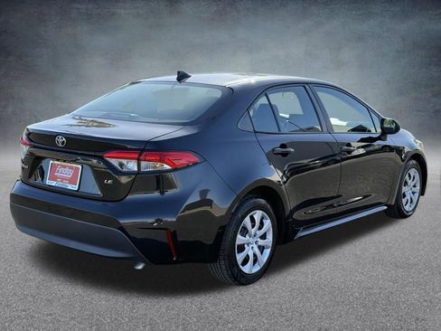 Used 2023 Toyota Corolla LE image 3