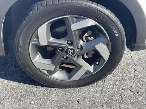 Used 2024 Hyundai Venue SEL FWD image 7