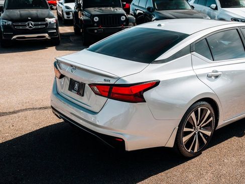 Used 2019 Nissan Altima 2.5 SR w/ SR Premium Package image 10