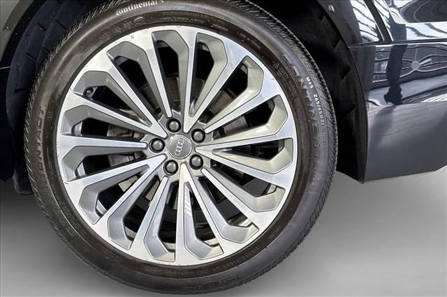 Used 2019 Audi e-tron Prestige w/ Prestige Package AWD/4WD image 30