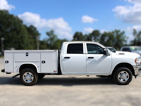 Used 2024 RAM 3500 Tradesman w/ Chrome Appearance Group AWD/4WD image 5