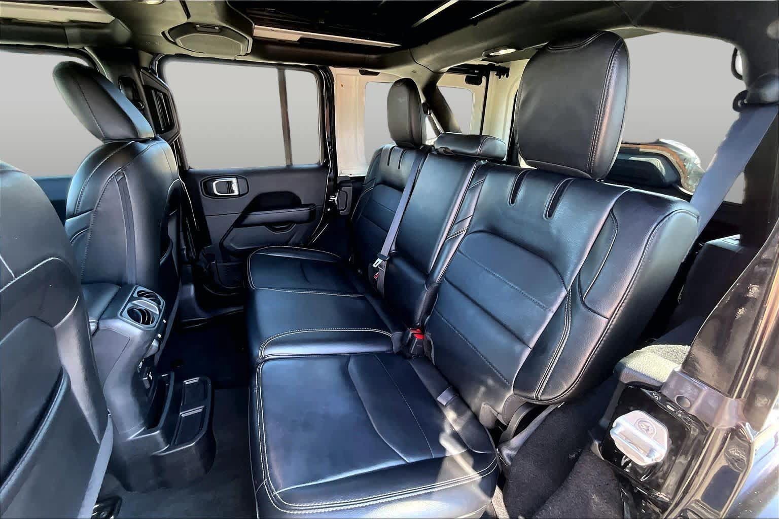 Used 2023 Jeep Wrangler Unlimited Sahara w/ Cold Weather Group AWD/4WD image 18
