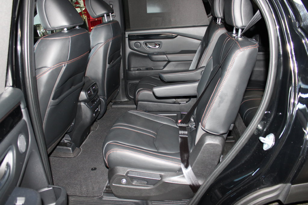 Used 2023 Honda Pilot TrailSport image 11
