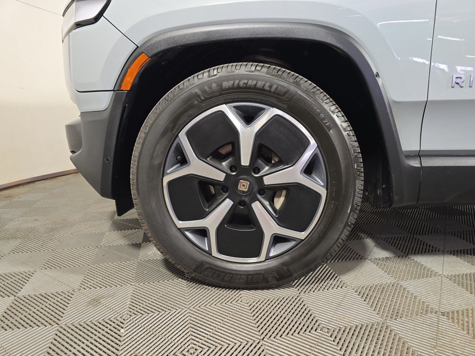 Used 2023 Rivian R1T Adventure Dual AWD/4WD image 9