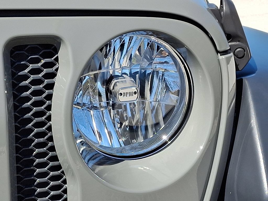 Used 2021 Jeep Wrangler Sport AWD/4WD image 12
