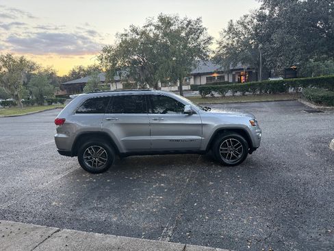 Used 2020 Jeep Grand Cherokee Laredo w/ Security & Convenience Group image 8