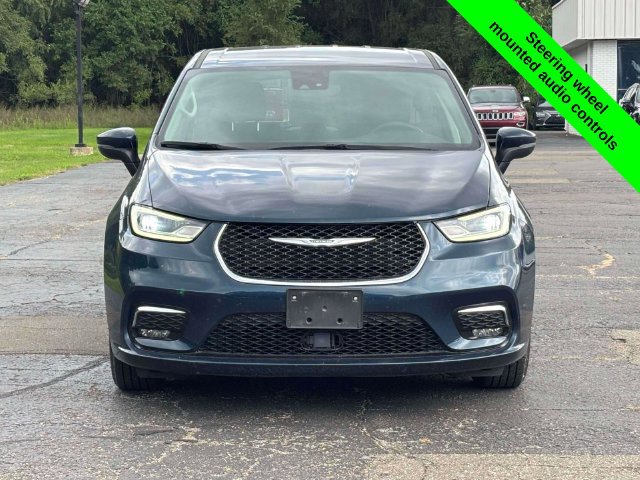 Used 2023 Chrysler Pacifica Touring-L FWD image 30