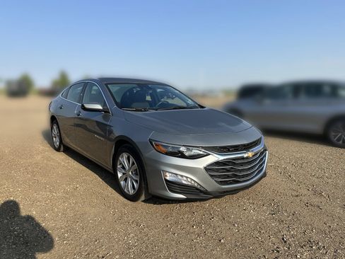 Used 2025 Chevrolet Malibu LT FWD image 2