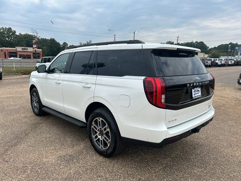 New 2025 Ford Expedition Active image 3