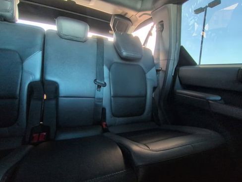 Used 2022 Ford Bronco Black Diamond image 6