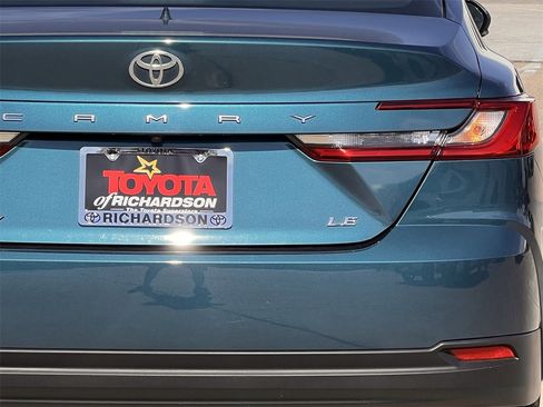 Used 2025 Toyota Camry LE image 5