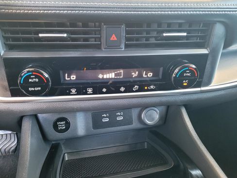 Used 2025 Nissan Rogue SV FWD image 26