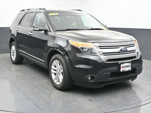 Used 2015 Ford Explorer XLT w/ Equipment Group 201B FWD image 3