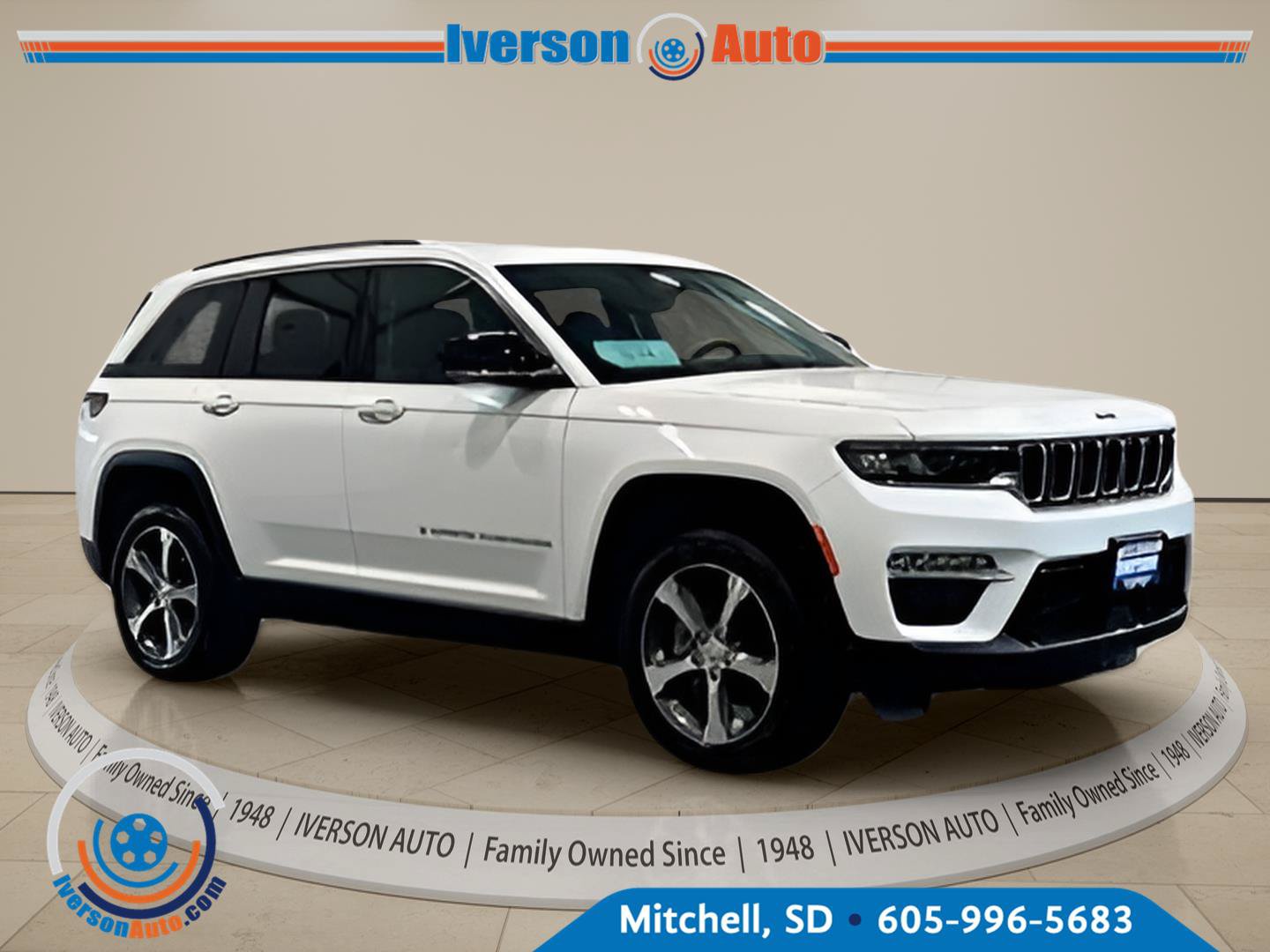 Used 2023 Jeep Grand Cherokee Limited AWD/4WD image 2