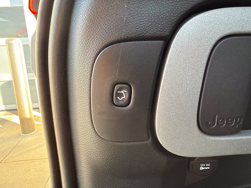 Used 2015 Jeep Cherokee Latitude w/ Comfort/Convenience Group FWD image 7