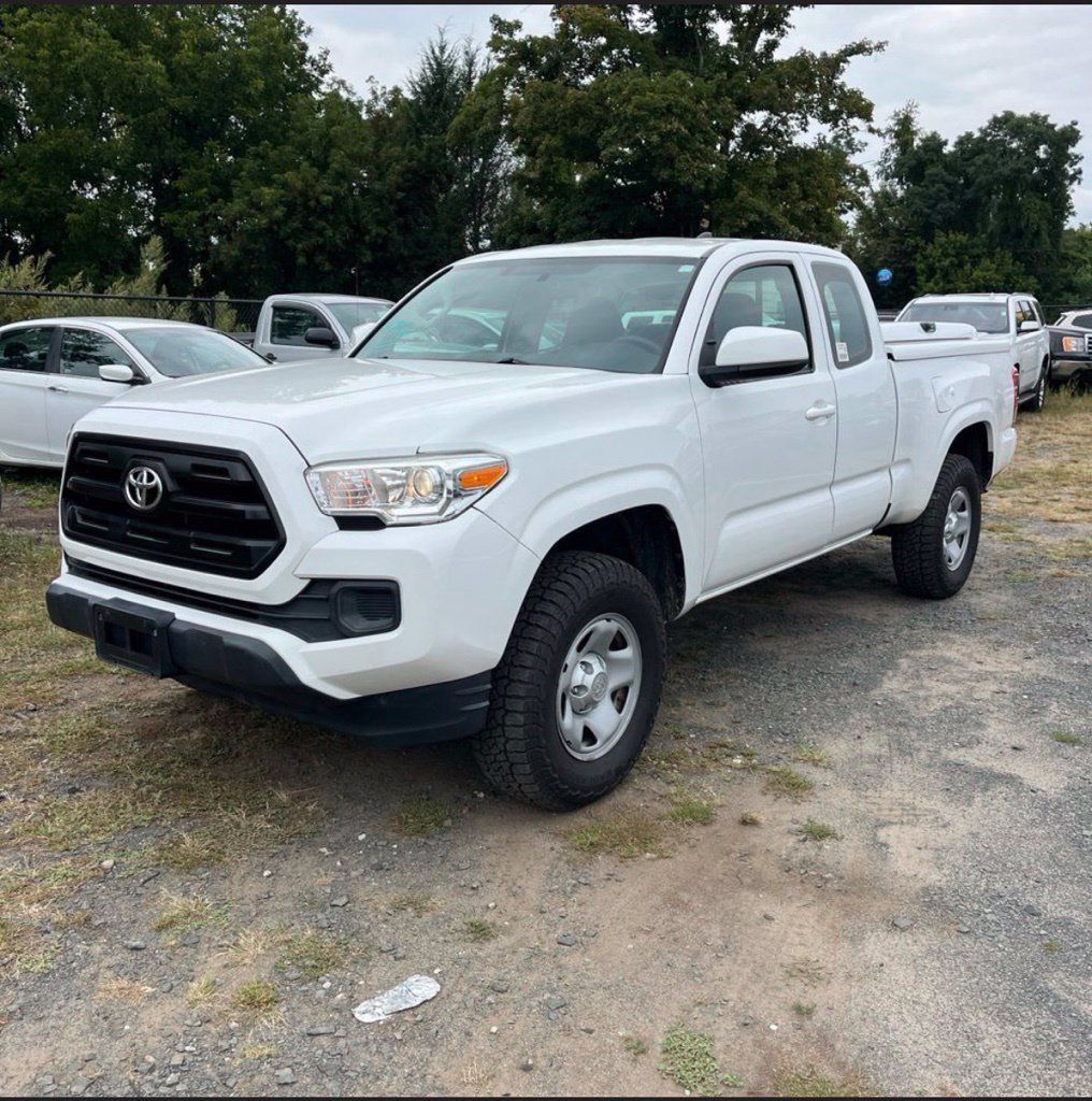 Used 2017 Toyota Tacoma SR RWD image 2