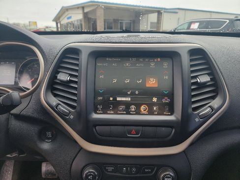 Used 2015 Jeep Cherokee Latitude w/ Comfort/Convenience Group image 21